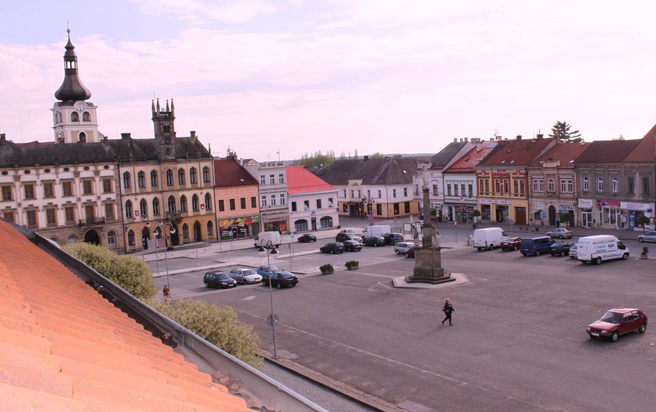 Hotel Kralovsky Dvur Horice Luaran gambar